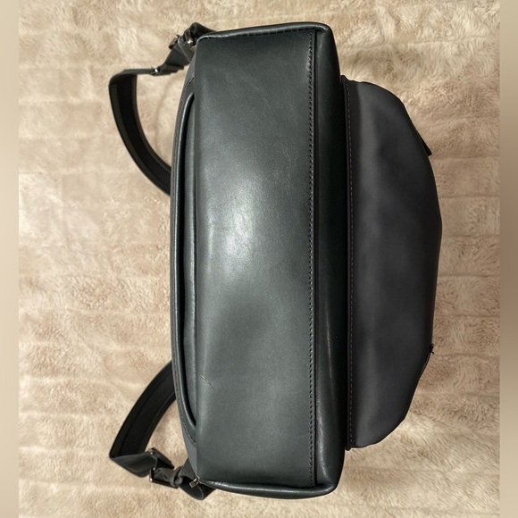 TUMI
Harrison Nylon Bates. Gray/Black Backpack- Excellent condition - Picture 7 of 16